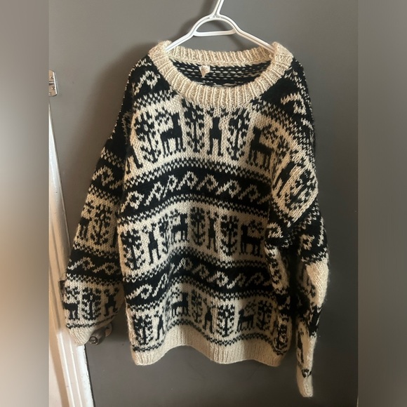 Other - 100 % wool made in nepal chunky thick Black and Cream Patterned Sweater